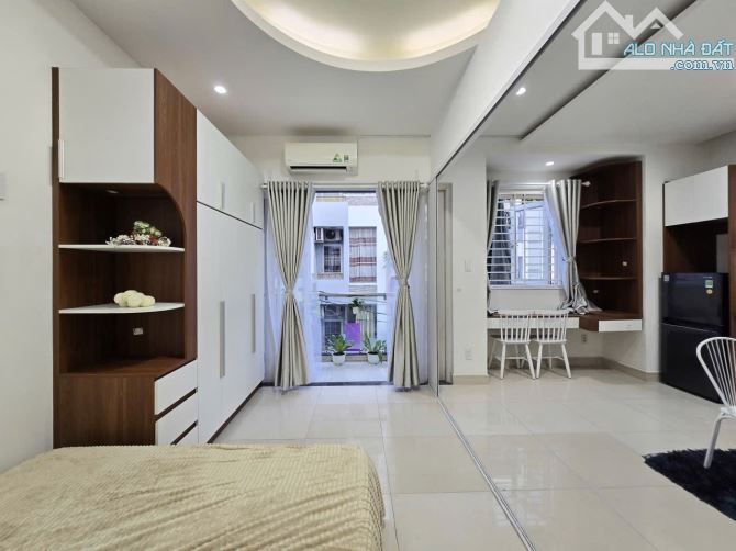 Cho thuê phòng ban công tách bếp 40m2 quận 10 đường thành thái gần đh Kinh Tế Ueh Vạn Hạnh