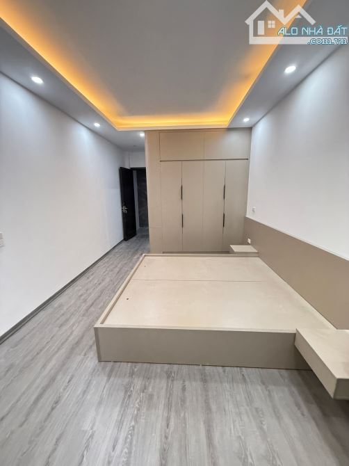 Bán nhà Vũ Ngọc Phan – 39m² – 5 tầng thang máy – nhà mới ở ngay – 10.3 TỶ!