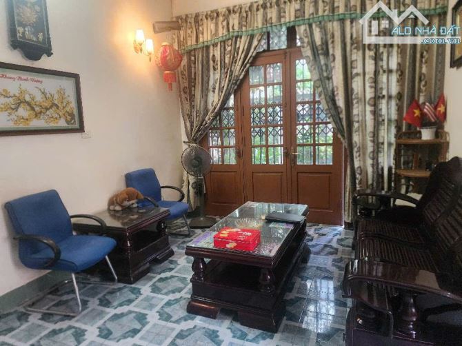 Bán nhà Võng Thị, Lô Góc, Gần Hồ, 88m2, giá 18.8 tỷ