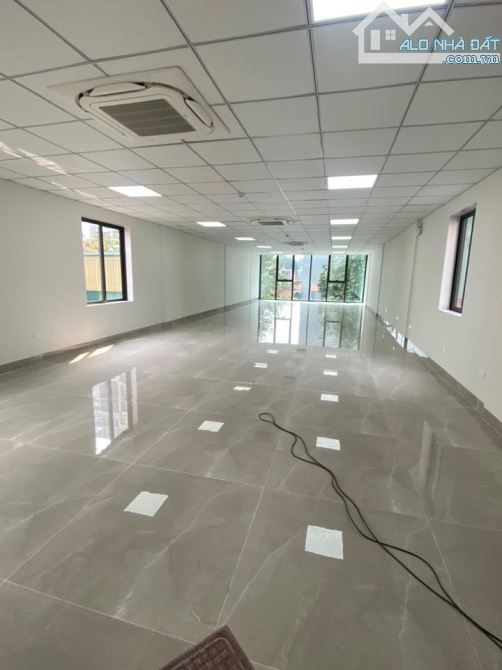 Đẳng cấp! Bán tòa VP khu vực Trần Hưng Đạo, 230m2, 8 tầng 1 hầm, mặt tiền 10.5m, 289 tỉ