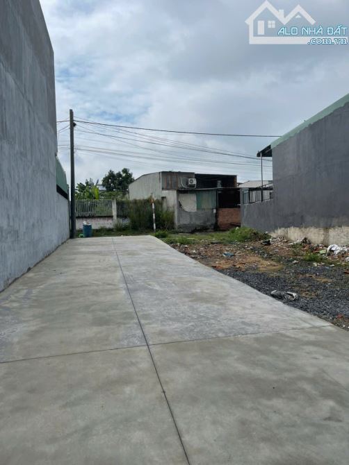 Chủ Ngộp bán gấp Lô đất SHR full thổ cư Ngay UBND p. Tân TRiều 110m2