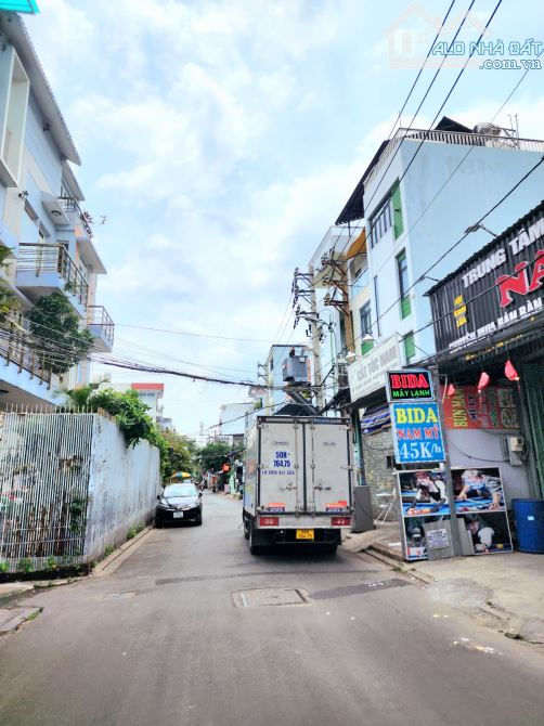 Nhà 2 tầng hẻm 111 Lê Đình Cẩn, Tân Tạo. DT 5x27,5m vuông A4, HĐT 15 triệu/tháng, giá tốt