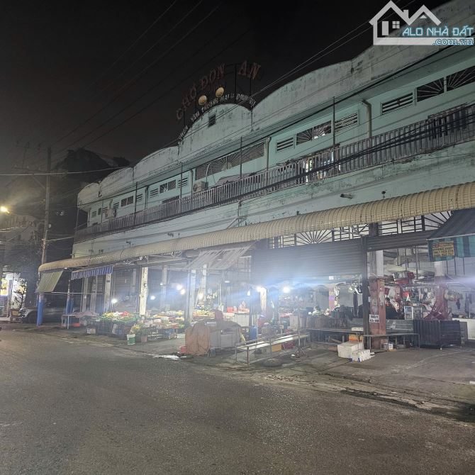 BÁN ĐẤT TẶNG DẠY ĐANG THUÊ FULL PHÒNG.   ĐƯỜNG 5M VỈA HÈ _ NGANG 6,2M._ DỈ AN.