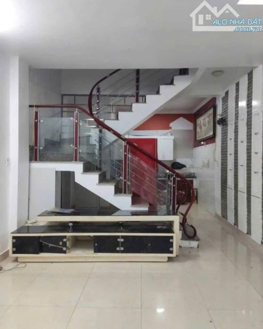 Bán gấp nhà Tô Hiệu, giá rẻ nhất khu vực. Vị trí đắc địa ngay trung tâm tp