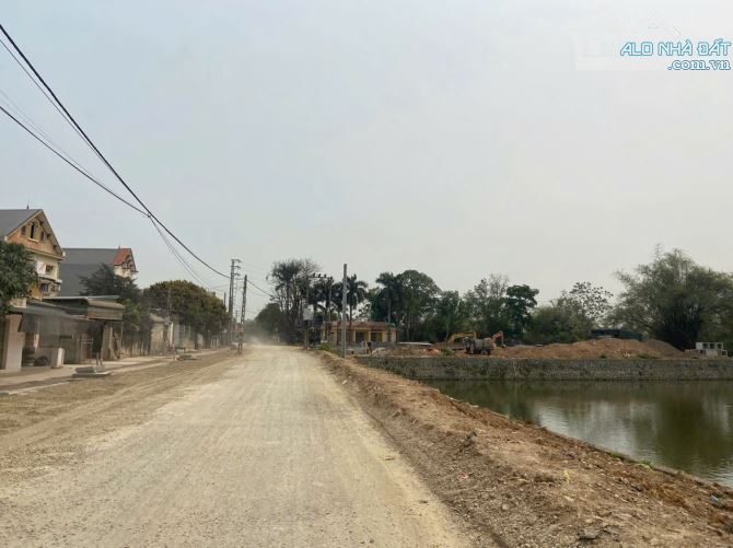 1.6 tỷ mặt tiền 6.3m - đường trước gần 4m ,ô tô di chuyển