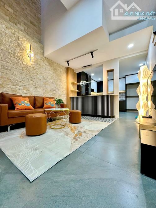 Nhà mới đẹp rất gần biển đường Tháp Bà - Vĩnh Thọ - Bắc Nha Trang đầy đủ nội thất, sổ hồng