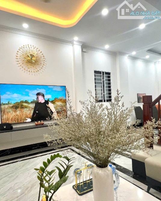 BÁN NHÀ NGỌC TRÌ THẠCH BÀN DT 50M2, 3 TẦNG, MT 5M2, Ô TÔ ĐỖ CỬA, GẦN AEON MALL, GIÁ 6.9
