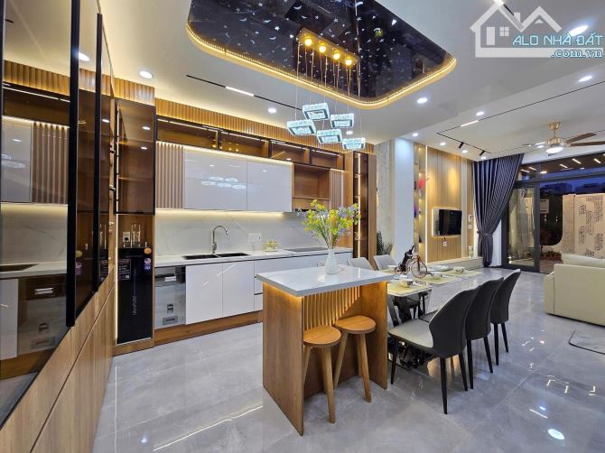 6T thang máy Nguyễn Trãi, ô tô tránh, KDVP, gara, 2 thoáng, 67m2 vuông vắn