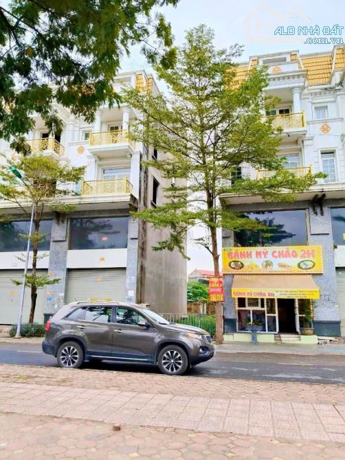 Cần bán gấp nhà Dương Nội, Hà Đông, giá nhỉnh 5 tỷ.
