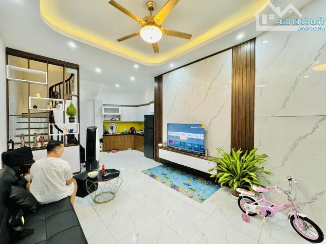 Nhà Phố Trần Khát Chân : 4Tầng - 4ngủ - Lô Góc - 15m ra oto