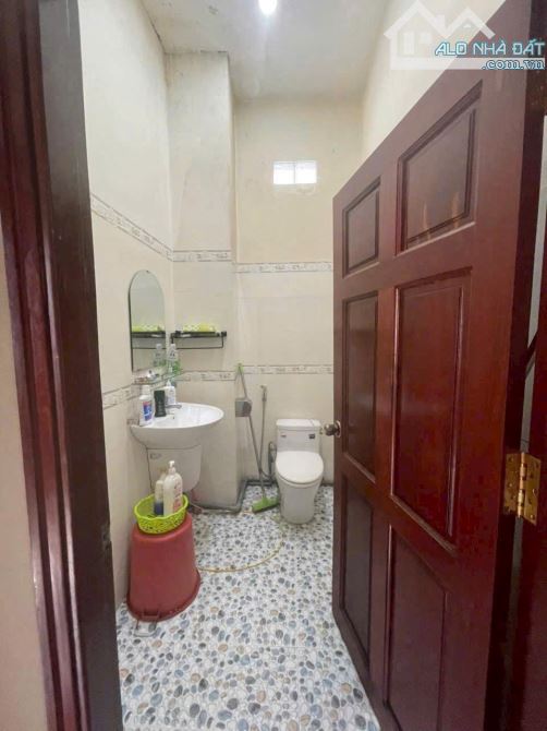 Bán nhà 14 tỷ 88m2 1 trệt 3 lầu mặt tiền đường 3/2, cách DHCT 50m, TP Cần Thơ
