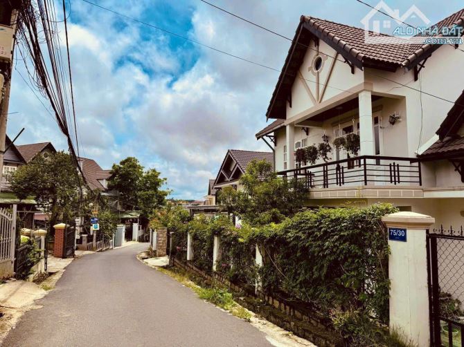 CẦN VỐN BÁN GẤP CĂN NHÀ TÂM HUYẾT KHU HỌC VIỆN AN NINH CAO ĐÀ LẠT 328M2 13,5 TỶ