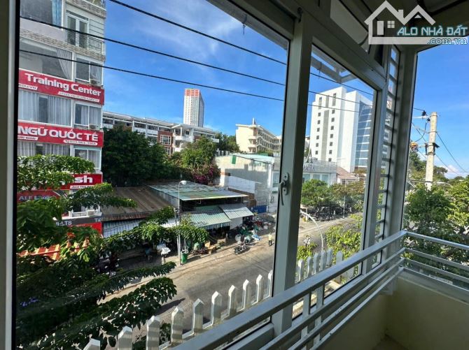 Bán Nhà 4tầng mặt tiền đường Tôn Thất Tùng-Vĩnh Thọ -Nha Trang ( Cách biển 300M )