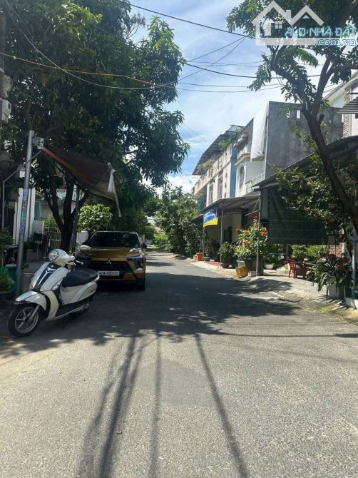 Bán Nhà cấp 4 (ngang 5,5m) (đã đỗ 50m2 sàn, móng 2 Tầng), Đường Hoà Minh 11 👉gần biển