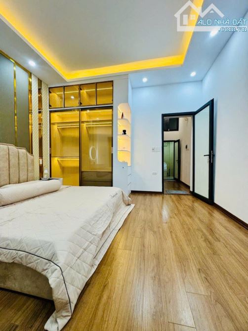 BÁN NHÀ GIẢI PHÓNG, Ô TÔ ĐỖ CỬA, FULL NỘI THẤT Ở LUÔN, 45M2X 5T GIÁ CHỈ 10,2 TỶ