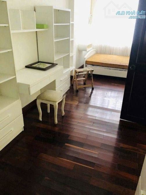NNC Phan Đăng Lưu P3 Phú Nhuận 4x10m 3 Lầu 3PN. Giá 17 triệu/ tháng