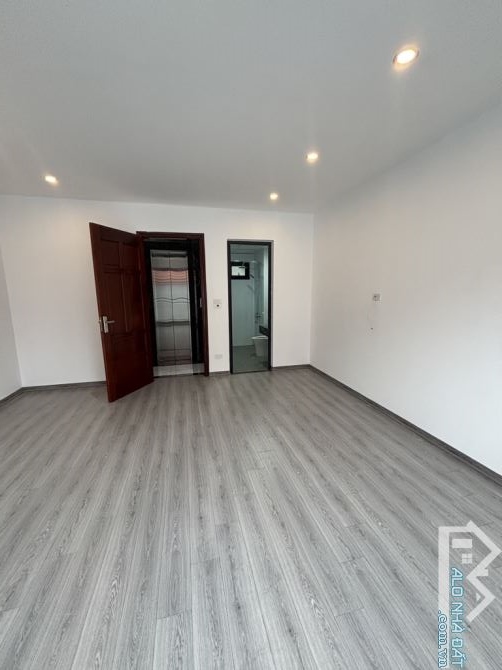 Bán Nhà Cổ Nhuế, 38m2,thang máy, 6T, ngõ thông, oto 40m