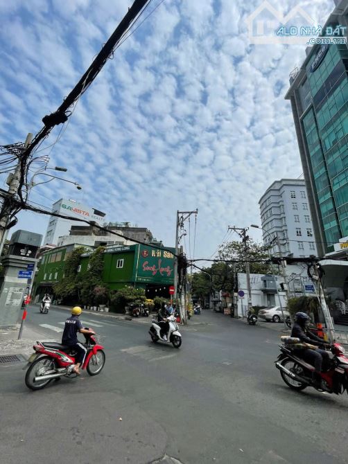 Bán nhà góc 2 MT Trần Huy Liệu – Nguyễn Đình Chính PN, 25x25m ~ 452m2 KC 3 tầng Giá 129 tỷ