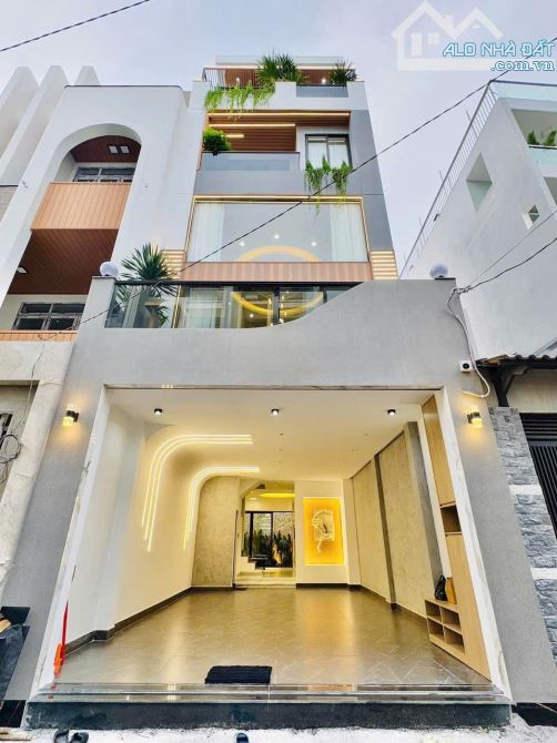 Chính chủ bán nhà 56m2 xây 5 lầu Đoàn Như Hải,Q4 giá 4tỷ350.Gần Cầu Khánh Hội.Hẻm 7m