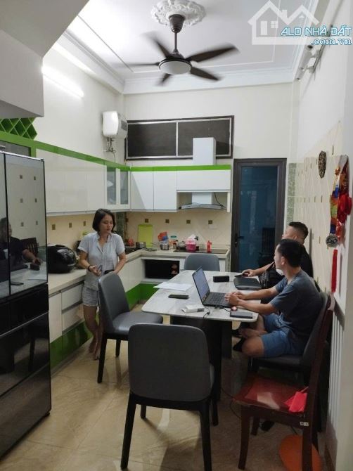 25M RA MẶT PHỐ - DỊCH VỌNG - CẦU GIẤY - LÔ GÓC 65M2 - 4 TẦNG 1 TUM - Ở HOẶC VP CÔNG TY