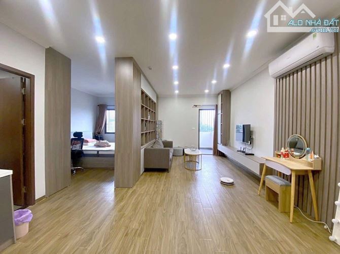 BÁN NHÀ NGUYÊN HỒNG - Ô TÔ ĐỖ CỬA - LÔ GÓC - 65M2 - 7 TẦNG - 7.2M MẶT TIỀN - DÒNG TIỀN CAO