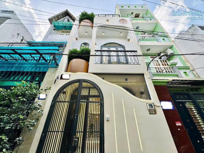 Vị trí đẹp gần Vạn Hạnh Mall. Căn 49m² Sư Vạn Hạnh xây 1 trệt 3 lầu, giá 4.35 tỷ. Sổ sẵn