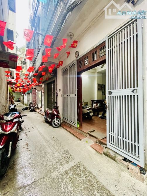 8.6 Tỷ Nhà Dòng Tiền Phạm Văn Đồng - Hoàng Quốc Việt Full Nội Thất, Gần Phố, 35m2, 6 Tầng