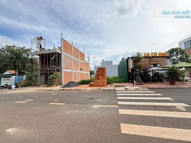 LÔ ĐÔI MẶT TIỀN ( HOÀNG MINH GIÁM ) NGUYỄN HỮU THỌ NỐI DÀI, KHU ĐẤU GIÁ