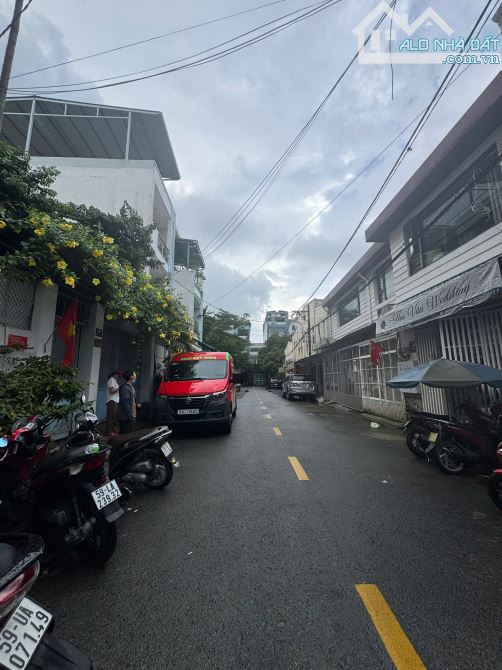 Nhỉnh 10 tỷ có ngay nhà MTNB 10m Tân Sơn Nhì, Tân Phú - DT 4x25m - 4 tầng mới vào ở liền