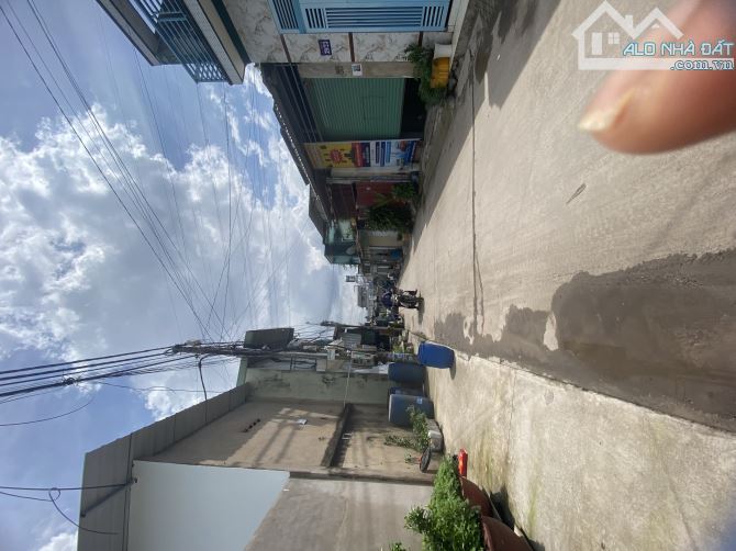 Nhà 1 lầu 1 trệt 100m2 Bình Chuẩn - Thuận An hẻm Ô tô tránh nhau chỉ 2,79 tỷ