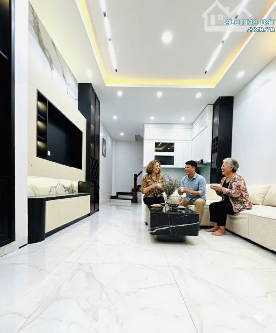 Bán nhà Hoàng Quốc Việt - Cầu Giấy - Tặng nội thất