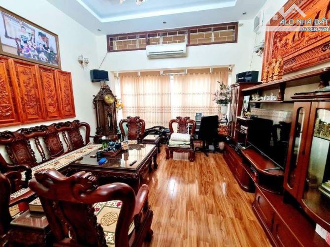 cơ hội đầu tư tại Chùa Láng – 53m², 5 tầng, ô tô đỗ cửa, giá 18,9 tỷ