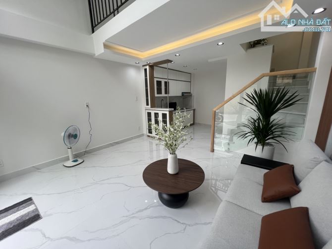 NHÀ HẺM XE TẢI CHUI VỪA PHAN VĂN TRỊ, P12, BÌNH THẠNH, 32M2, CHỈ 7.7 TỶ