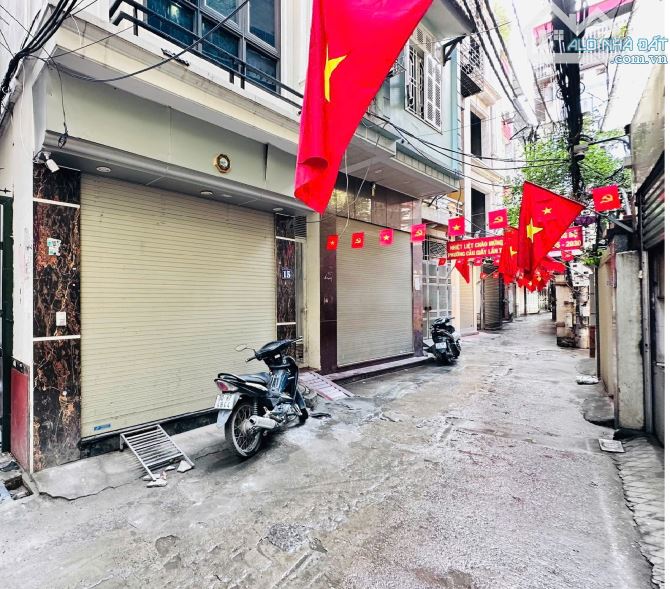 Chủ hạ giá cần bán gấp nhà Cầu Giấy, mặt tiền 6.5m, nội thất chuẩn Âu, giá  7.5 tỷ