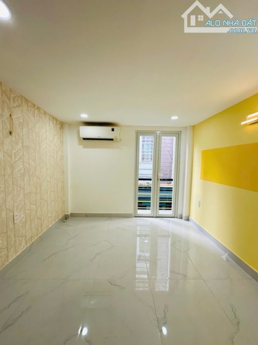 BÁN NHÀ HẺM 3 THÁNG 2, QUẬN 11, 15M2