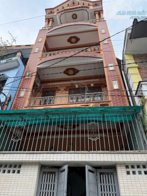 Nhà 4 tầng kiệt Văn Cao,có 4phòng ngủ 3 nhà vệ sinh