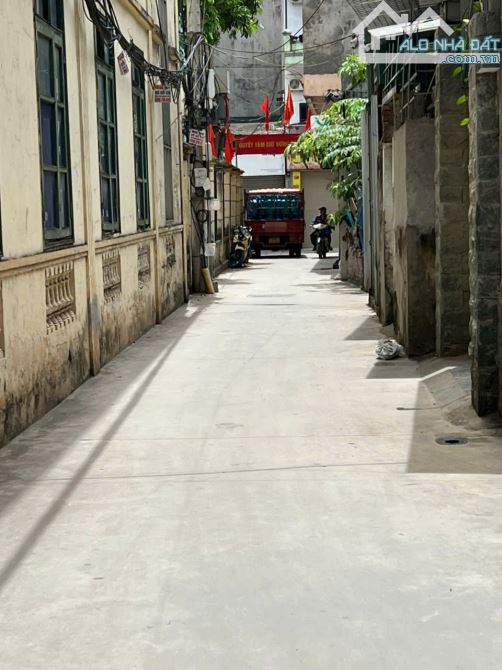 BÁN NHÀ RIÊNG TẠI PHƯỜNG  XUÂN ĐỈNH -GẦN Ô TÔ TRÁNH- CHỈ VIỆC XÁCH VALY VỀ Ở.