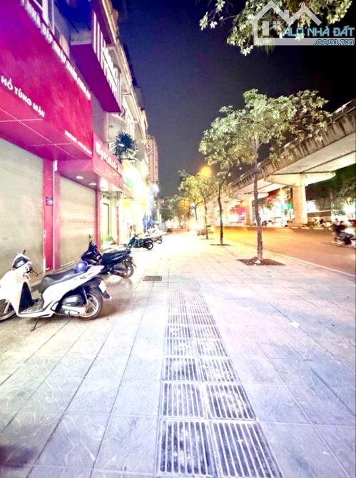 BÁN NHÀ MẶT PHỐ HỒ TÙNG MẬU 41,4m2. HAI THOÁNG + VỈA HÈ SIÊU RỘNG - KINH DOANH ĐỈNH