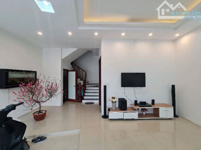 GIÁP NHỊ - BỜ SÔNG SÉT 68M – LÔ GÓC 2 THOÁNG – OTO VÀO NHÀ – KINH DOANH – VIEW HỒ