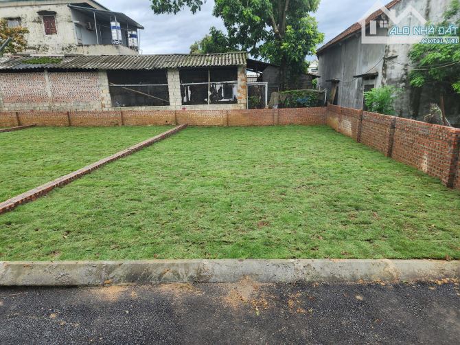 Cần tiền bán gấp lô đất trung tâm xã Cổ Đông, Đoài Phương. Lô đất MT rộng 7.5m có 100m2
