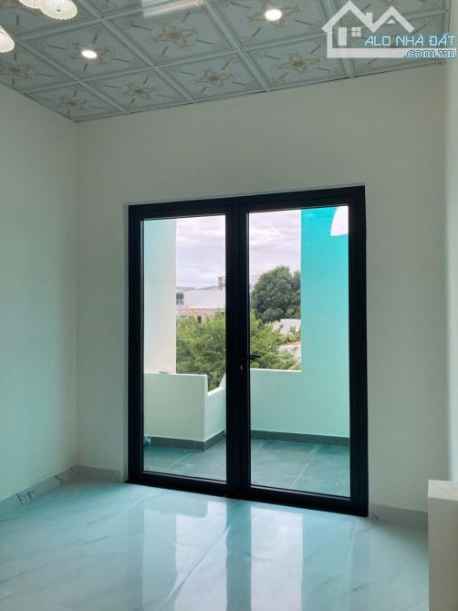 BÁN NHÀ 2 TẦNG ĐẸP - MẶT TIỀN RỘNG 8M - TÔN ĐẢN