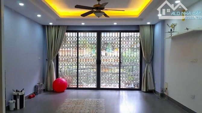 39M2, 5T 3 NGỦ, 14 TỶ HƠN - NGÕ Ô TÔ THÔNG, LÔ GÓC - NGHĨA ĐÔ, CẦU GIẤY