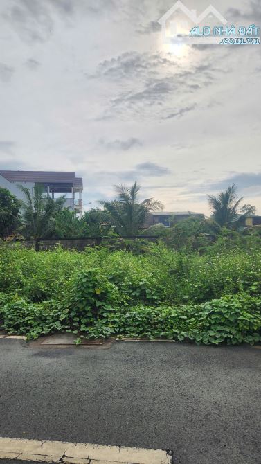 Bán lô đất đẹp Nguyễn Duy Trinh, P.BTĐ Q2- đường trước nhà 12m- DT 90m2, SHR - 7,6 tỷ