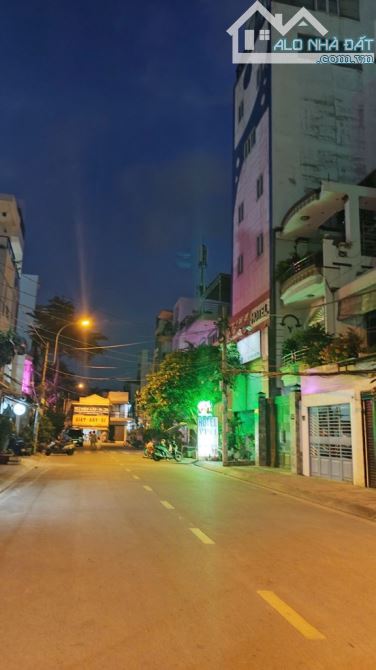 NHÀ 4 LẦU MẶT TIỀN ĐƯỜNG ĐÔNG HỒ QUẬN 8. CẦN BÁN GẤP.