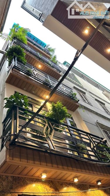 Bán nhà Vĩnh Hưng. Mặt ngõ thông. Ô tô đỗ 15M. Gần phố, gầm Ô tô. Tiện ích đầy đủ.