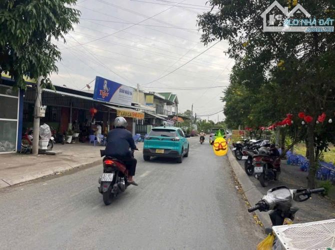 300m2 thổ cư Mặt tiền Nguyễn văn Nhâm thị trấn Bến Lức Long An đã san lấp