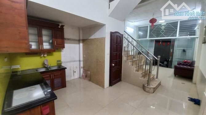 Bán nhà Cầu Giấy 44M x 4Tầng,sổ phân lô,ngõ thông,mặt tiền đẹp,an sinh tốt chỉ 8.6 tỷ