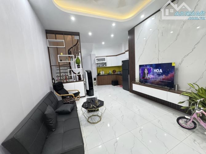 TRẦN KHÁT CHÂN, QUẬN HAI BÀ TRƯNG, 45M2,4 TẦNG AN SINH ĐỈNH GẦN ĐƯỜNG Ô TÔ.