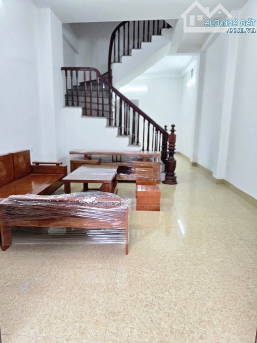 Bán nhà Tự Khoát, Ngũ Hiệp, 3 tầng dân xây, ở ngay, giá 5.65 tỷ
