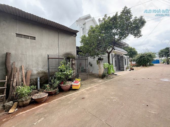 BÁN ĐẤT HẺM MAI THỊ LỰU ĐƯỜNG Ô TÔ THÔNG THOÁNG